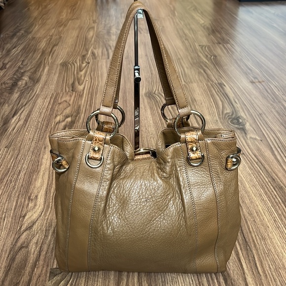 A224 - π― % authentic Gucci shoulder bag - Picture 5 of 16